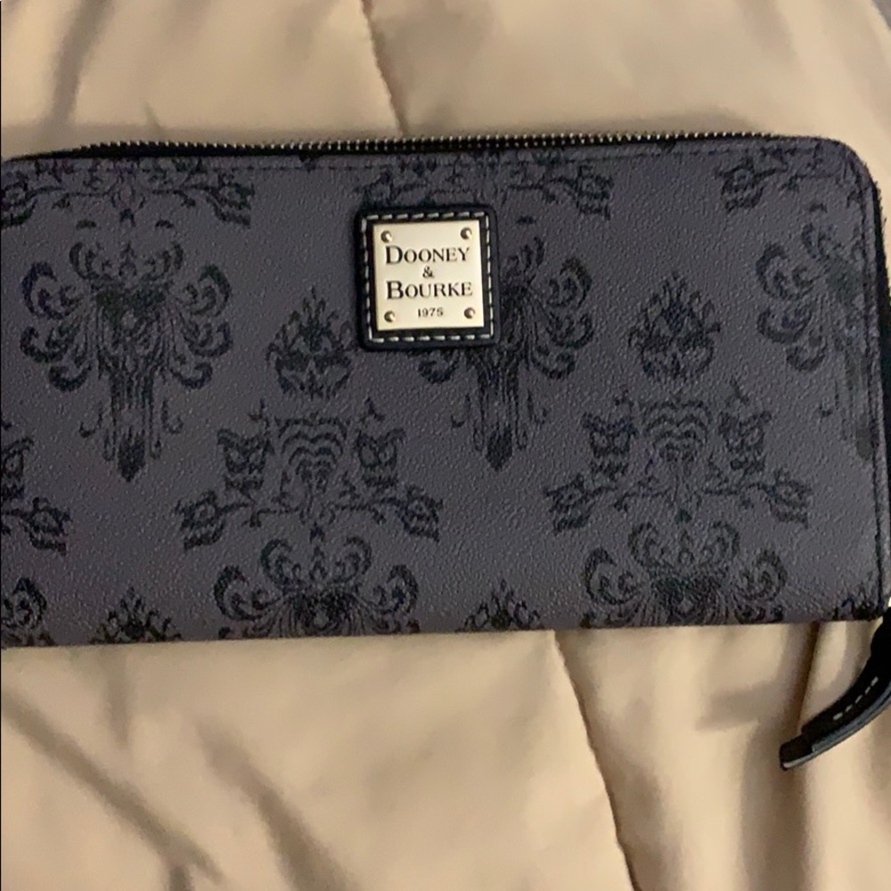 Dooney & Bourke wallet